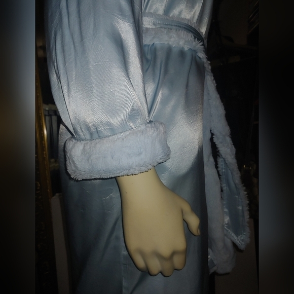 LITTLE GIRAFFE Luxe Satin Snow Leopard Robe Satin Luxurious Robe Powder Blue 🩵 - Picture 15 of 15